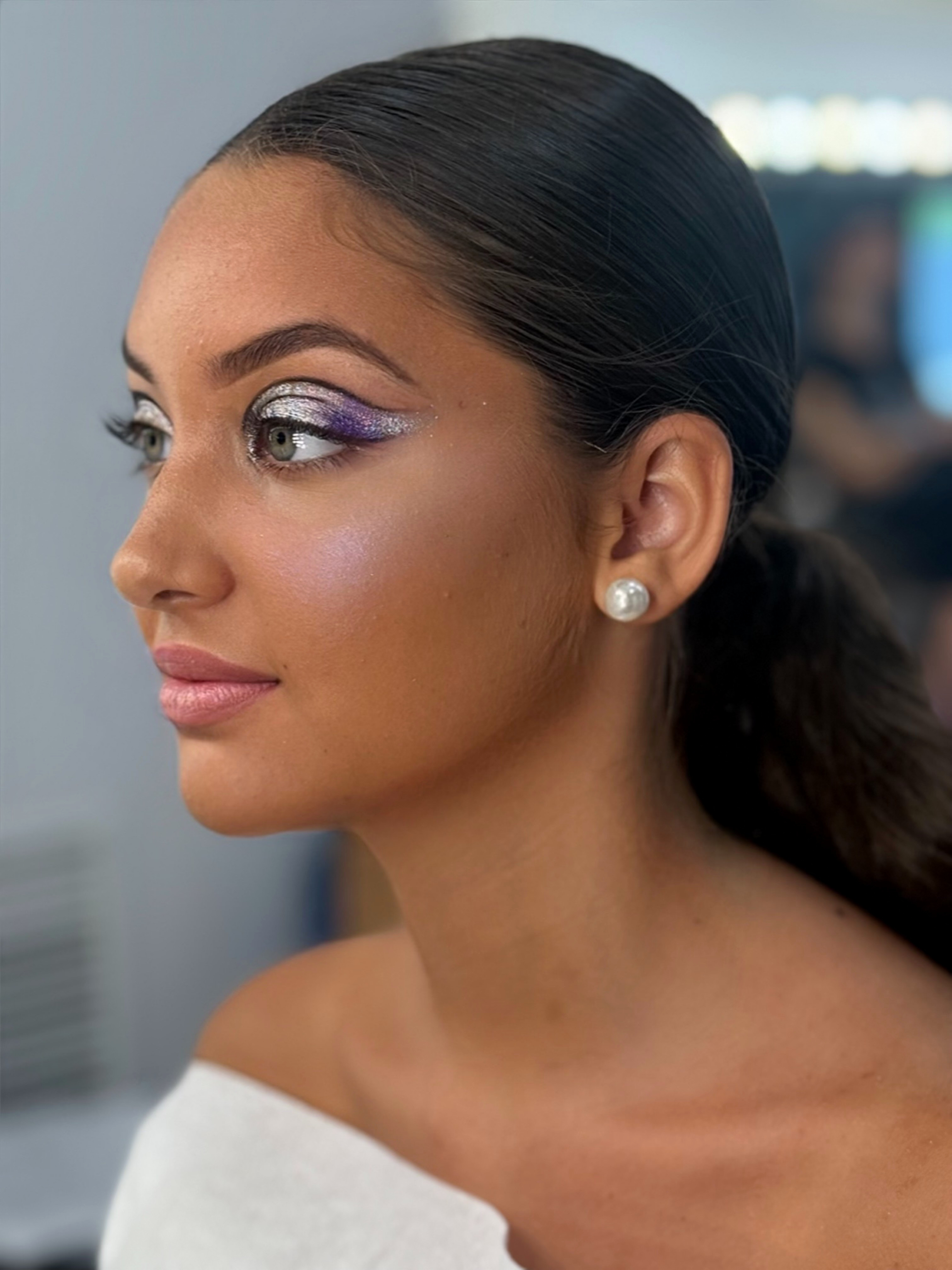 Maquillaje violeta